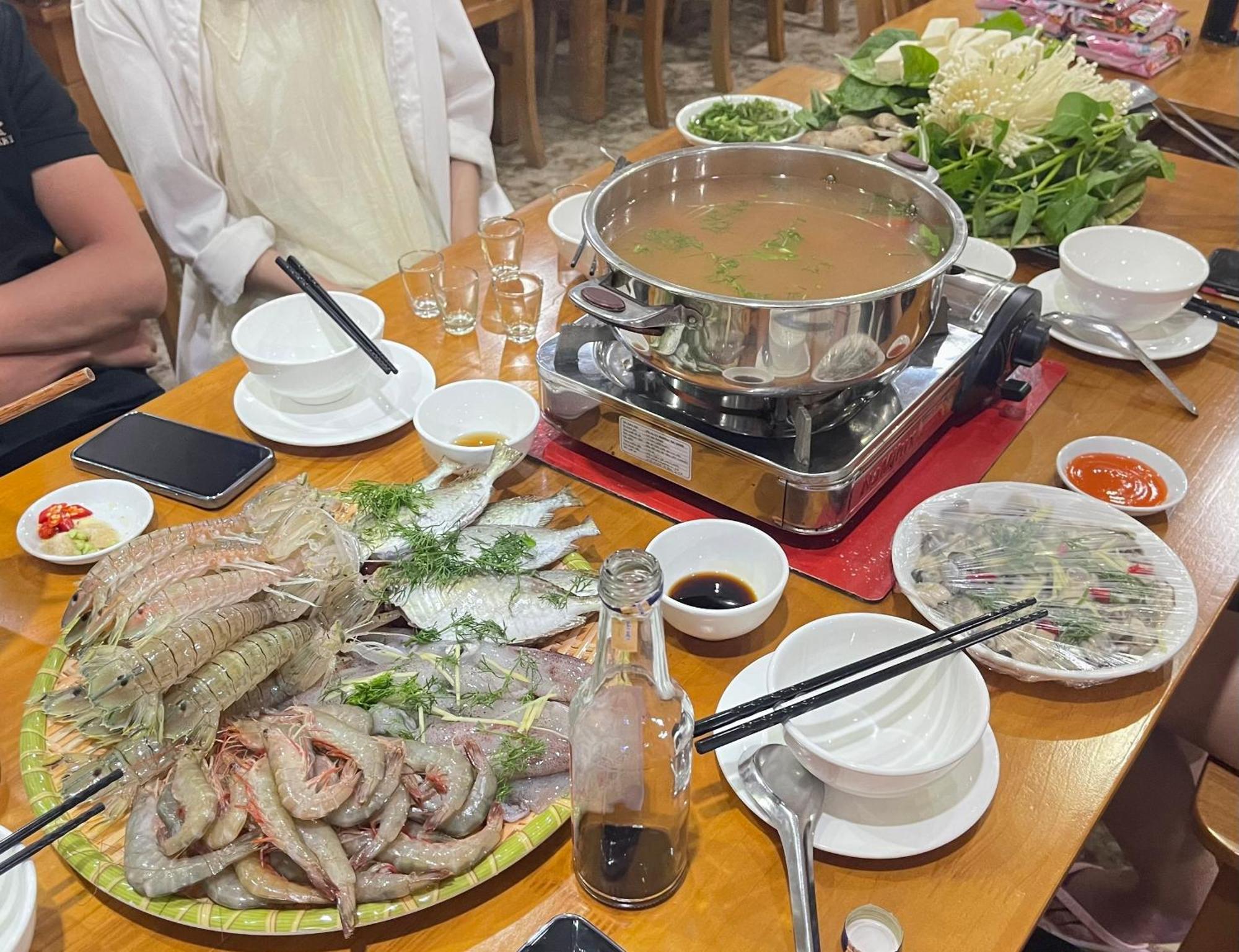 Phuong Dong Hotel Dong Khe Sau Buitenkant foto
