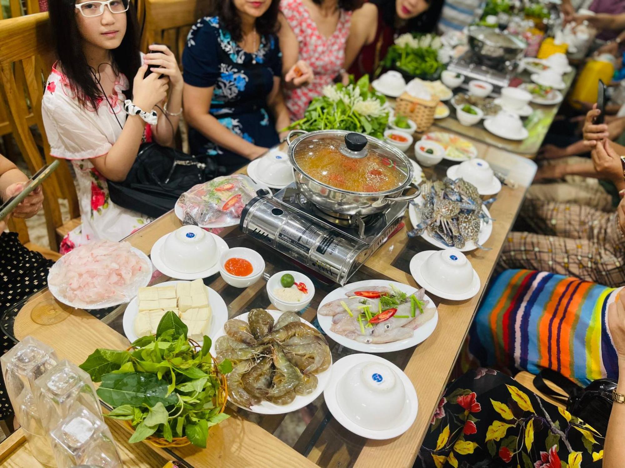 Phuong Dong Hotel Dong Khe Sau Buitenkant foto